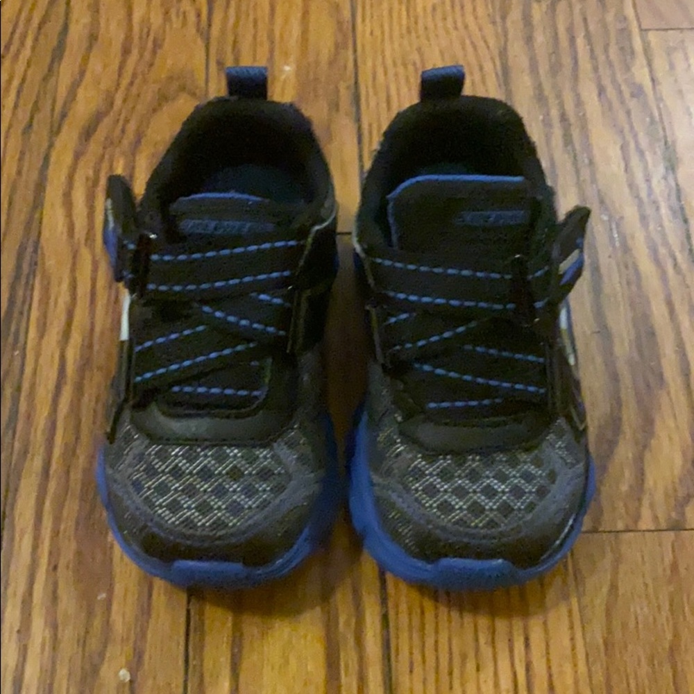 Toddlers sketchers size 6